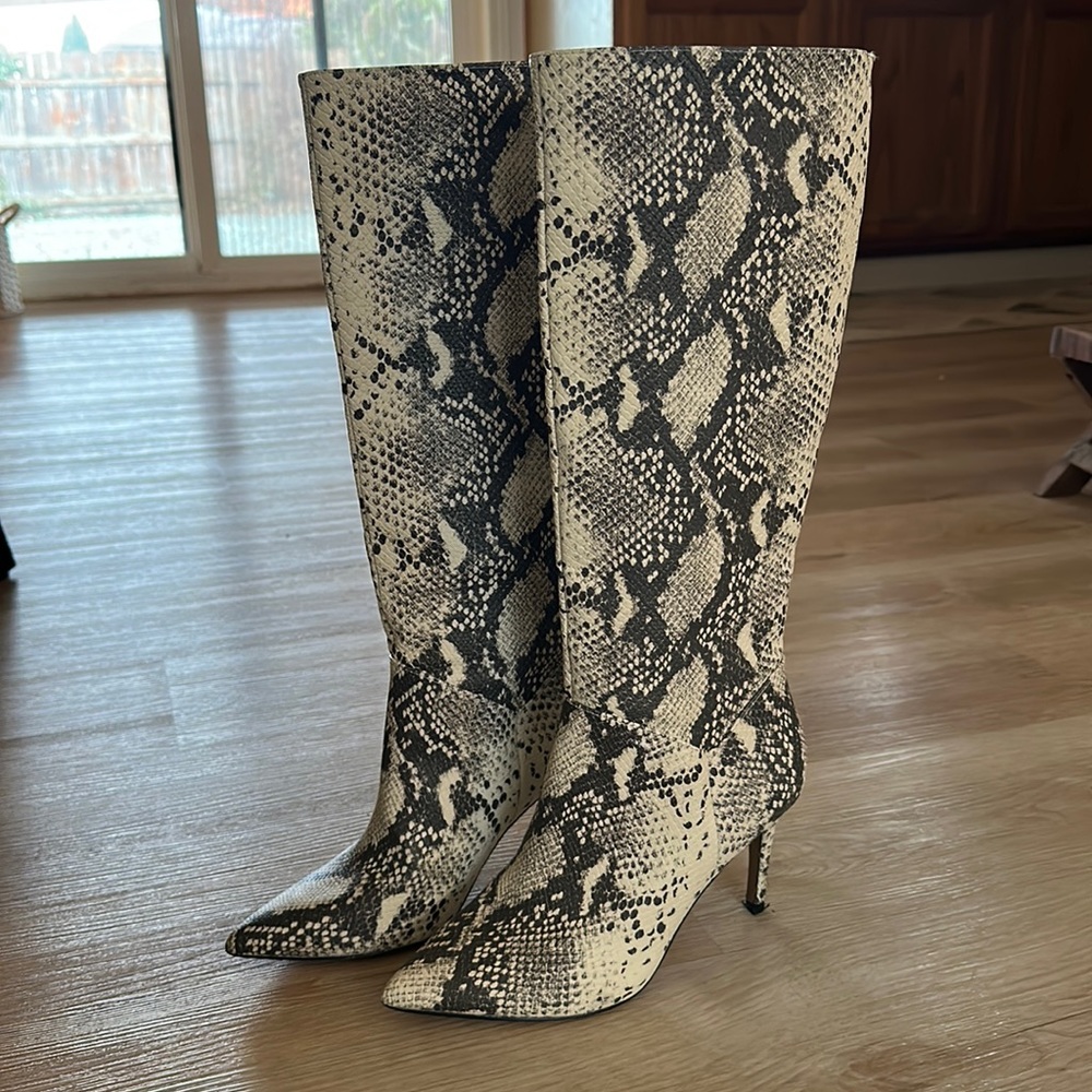 STEVE MADDEN SNAKESKIN BOOT